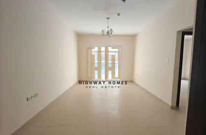 شقة - 2 غرف نوم - 2 حمامات للايجار في مجمع مويلح - تجارية مويلح - الشارقة