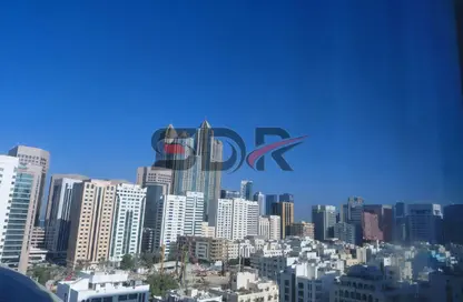 شقة - 3 غرف نوم - 4 حمامات للايجار في برج رويال - شارع حمدان - أبوظبي