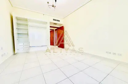 شقة - 2 غرف نوم - 3 حمامات للايجار في برج توينتي فرست سينشري - شارع الشيخ زايد - دبي