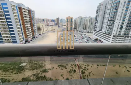 شقة - 2 غرف نوم - 3 حمامات للايجار في برج صحارى 3 - مجمع صحارى - النهدة - الشارقة