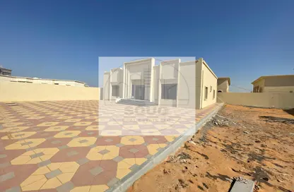 فيلا - 4 غرف نوم - 5 حمامات للبيع في الرفاع - رأس الخيمة