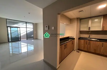 Kitchen image for: Apartment - 1 Bedroom - 2 Bathrooms for rent in Al Reem Bay Towers 1 - Najmat Abu Dhabi - Al Reem Island - Abu Dhabi, Image 1