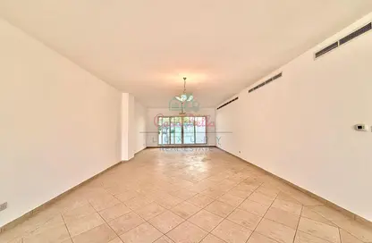 Villa - 4 Bedrooms - 5 Bathrooms for rent in Jumeirah 1 Villas - Jumeirah 1 - Jumeirah - Dubai Villa - 4 Bedrooms - 5 Bathrooms for rent in Jumeirah 1 Villas - Jumeirah 1 - Jumeirah - Dubai