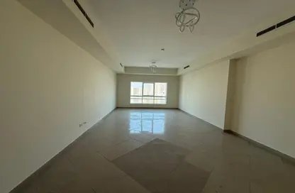 Apartment - 3 Bedrooms - 5 Bathrooms for rent in Al Majaz 1 - Al Majaz - Sharjah