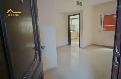 شقة - غرفة نوم - 1 حمام للايجار في الثاني مويلح - تجارية مويلح - الشارقة