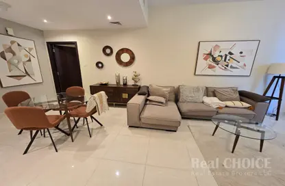 شقة - غرفة نوم - 2 حمامات للايجار في برج دوجا - شارع الشيخ زايد - دبي