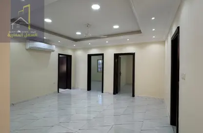 Apartment - 3 Bedrooms - 3 Bathrooms for rent in Al Sabkha - Al Riqqa - Sharjah