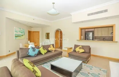 Apartment - 2 Bedrooms - 3 Bathrooms for rent in Al Das - Shoreline Apartments - Palm Jumeirah - Dubai