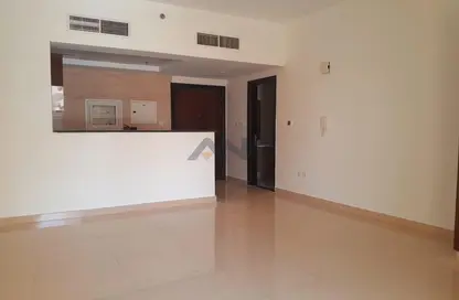 Apartment - 1 Bathroom for rent in Royal JVC Building - Jumeirah Village Circle - Dubai