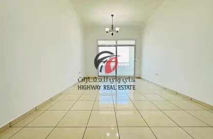 شقة - 2 غرف نوم - 3 حمامات للايجار في برج ربيعة - مجان - دبي لاند - دبي شقة - 2 غرف نوم - 3 حمامات للايجار في برج ربيعة - مجان - دبي لاند - دبي