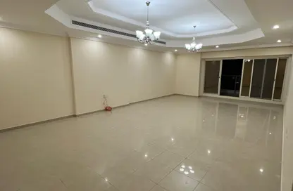 شقة - 3 غرف نوم - 4 حمامات للايجار في برج الكورنيش - طريق كورنيش عجمان - عجمان
