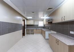 صورةمطبخ لـ: شقة - 3 غرف نوم - 3 حمامات للكراء في بلوم سنترال السكنية - بلوم سنترال - الطبية - أبوظبي, صورة 1