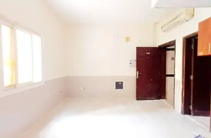 شقة - 1 حمام للايجار في طريق فاير ستاشن - مويلح - الشارقة