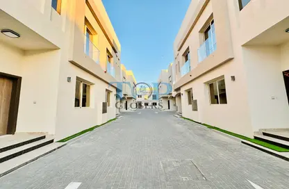 فيلا - 4 غرف نوم - 7 حمامات للايجار في المويجي - العين