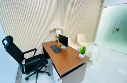Office Space - Studio - 1 Bathroom for rent in Red Avenue - Al Garhoud - Dubai