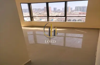 شقة - 3 غرف نوم - 3 حمامات للايجار في شارع النجدة - أبوظبي
