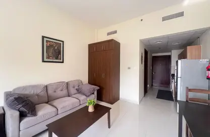 شقة - 1 حمام للايجار في مساكن النخبة رقم 6 - مساكن النخبة الرياضية - مدينة دبي الرياضية - دبي