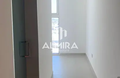 Empty Room image for: Apartment - 2 Bedrooms - 3 Bathrooms for sale in Mamsha Al Saadiyat - Saadiyat Cultural District - Saadiyat Island - Abu Dhabi, Image 1