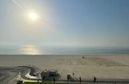 شقة - غرفة نوم - 2 حمامات للبيع في برج الكورنيش - طريق كورنيش عجمان - عجمان
