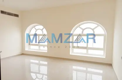 Empty Room image for: Villa - 5 Bedrooms - 4 Bathrooms for rent in Al Mushrif - Abu Dhabi, Image 1