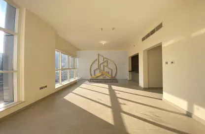 شقة - 2 غرف نوم - 4 حمامات للايجار في مركز أبوظبي الوطني للمعارض - شارع الخليج العربي - البطين - أبوظبي
