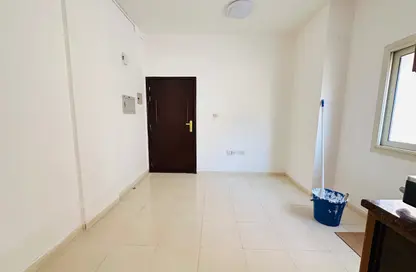 شقة - 1 حمام للايجار في طريق فاير ستاشن - مويلح - الشارقة شقة - 1 حمام للايجار في طريق فاير ستاشن - مويلح - الشارقة