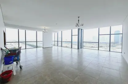 Apartment - 3 Bedrooms - 5 Bathrooms for rent in Al Garhoud - Dubai