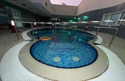 صورة لـ حوض سباحة شقة - غرفة نوم - 2 حمامات للايجار في بناية الجابر - الحصن - الخالدية - أبوظبي ، صورة رقم 1