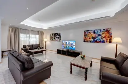 Living Room image for: Villa - 4 Bedrooms - 4 Bathrooms for rent in Mirdif Villas - Mirdif - Dubai, Image 1
