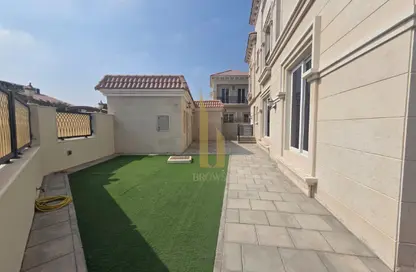 Villa - 5 Bedrooms - 5 Bathrooms for rent in Jumeirah 1 Villas - Jumeirah 1 - Jumeirah - Dubai