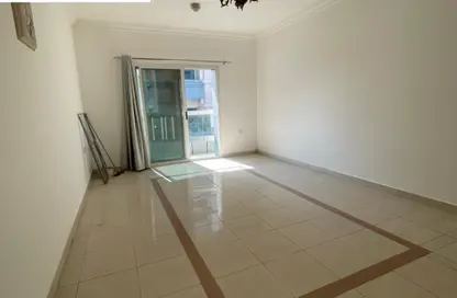 شقة - 1 حمام للايجار في مساكن كورنيش عجمان - طريق كورنيش عجمان - عجمان