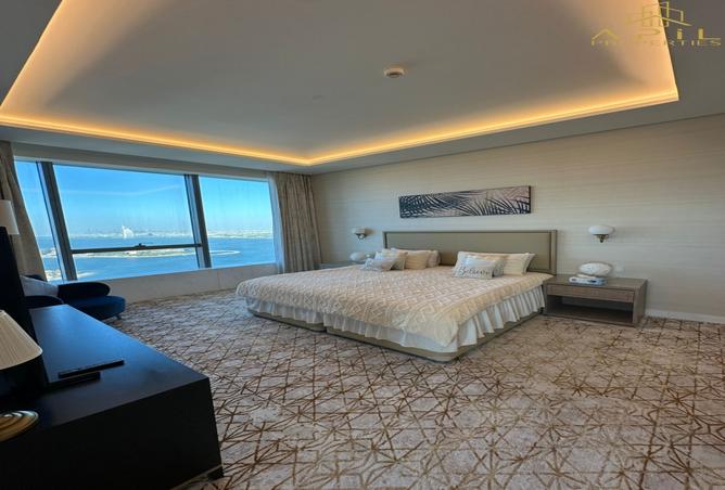 Corner 1-Bedroom Apartment | Palm &amp; Burj Al Arab View 