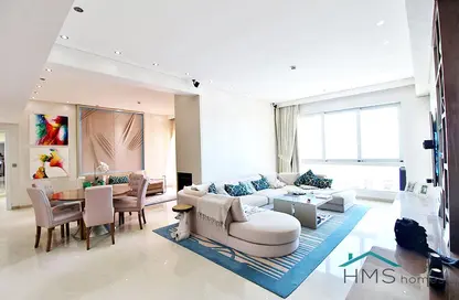 Living / Dining Room image for: Apartment - 2 Bedrooms - 3 Bathrooms for sale in Marina Residences 4 - Marina Residences - Palm Jumeirah - Dubai, Image 1