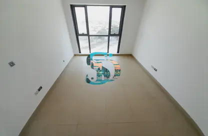 Empty Room image for: Apartment - 1 Bedroom - 1 Bathroom for rent in Danet Abu Dhabi - Abu Dhabi, Image 1