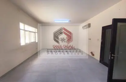 شقة - 2 غرف نوم - 2 حمامات للايجار في المطارد - العين
