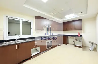 شقة - غرفة نوم - 2 حمامات للايجار في برج دوجا - شارع الشيخ زايد - دبي