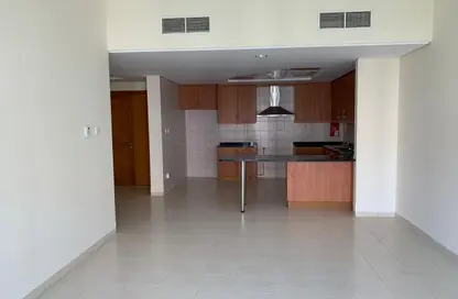 شقة - غرفة نوم - 2 حمامات للايجار في مبنى 108-137 - طراز حديث - ديسكفري غاردنز - دبي