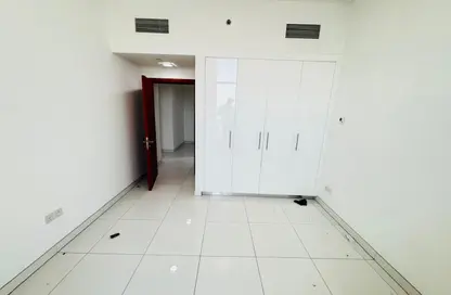 شقة - 3 غرف نوم - 4 حمامات للايجار في مجمع الريان - النهدة - الشارقة