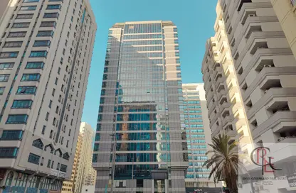 شقة - 4 غرف نوم - 3 حمامات للايجار في بناية النادي السياحي - الزهية - أبوظبي