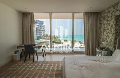 Living / Dining Room image for: Apartment - 2 Bedrooms - 3 Bathrooms for sale in Mamsha Al Saadiyat - Saadiyat Cultural District - Saadiyat Island - Abu Dhabi, Image 1