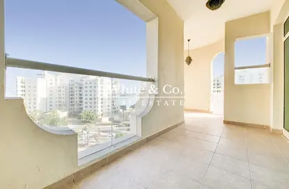 Balcony image for: Apartment - 3 Bedrooms - 4 Bathrooms for sale in Jash Falqa - Shoreline Apartments - Palm Jumeirah - Dubai, Image 1