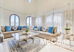 Living Room image for: Villa - 4 bedrooms - 5 bathrooms for rent in Garden Homes Frond O - Garden Homes - Palm Jumeirah - Dubai, Image 1