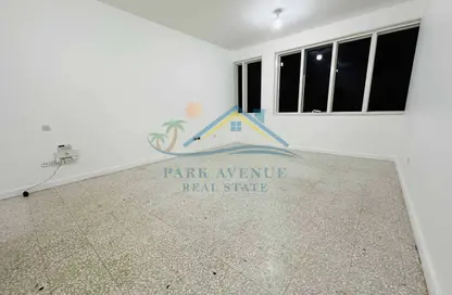 Apartment - Studio - 1 Bathroom for rent in Al Falah Street - City Downtown - Abu Dhabi