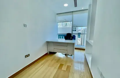 Office Space - Studio - 4 Bathrooms for rent in Hamdan Street - Abu Dhabi