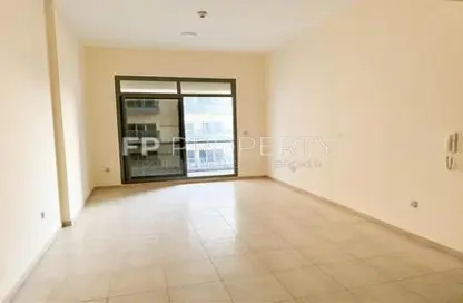 شقة - غرفة نوم - 2 حمامات للايجار في برج حمزة - مدينة دبي الرياضية - دبي