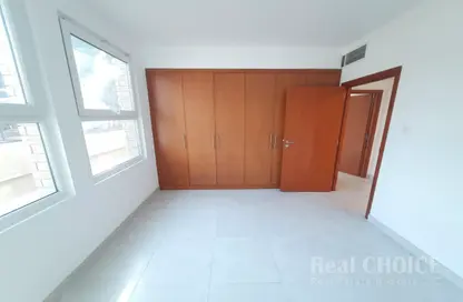 Apartment - 3 Bedrooms - 3 Bathrooms for rent in Sharaf DG Building - Al Karama - Dubai