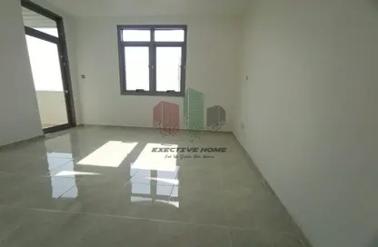 Empty Room image for: Apartment - 3 Bedrooms - 3 Bathrooms for rent in Shining Towers - Al Khalidiya - Abu Dhabi, Image 1
