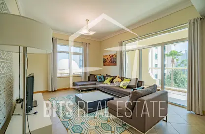 Living Room image for: Apartment - 3 Bedrooms - 4 Bathrooms for rent in Al Das - Shoreline Apartments - Palm Jumeirah - Dubai, Image 1
