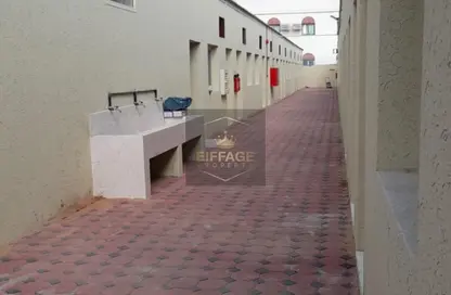 مجمعات للبيع - استوديو - 8 حمامات للبيع في المنطقة الحرة بمطار الشارقة - الشارقة