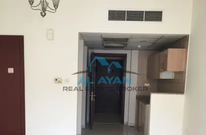 شقة - 1 حمام للايجار في واي١٩ - طراز إنجليزي - المدينة الدولية - دبي